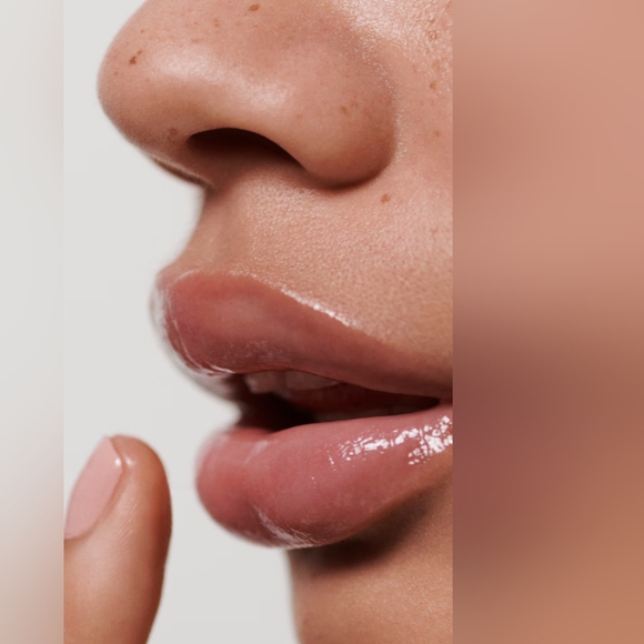 La Mer The Lip Balm O.32 Oz New Hydratying And Moisturizing - Picture 3 of 4